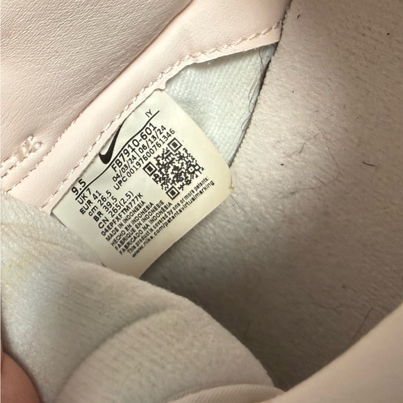 Nike Bow Laces Women's Sneakers - Light Pink and White - Picture 2 of 3